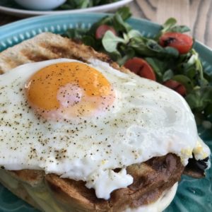 Pomiedzy Frühstück in Breslau