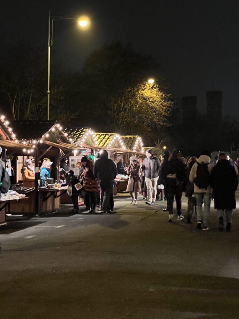 Weihnachtsmarkt an der Breslauer Oper