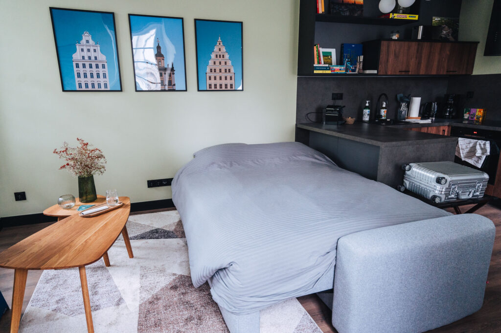 Ferienwohnung Breslau Wohnzimmer als Schlafcouch